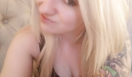 بروکلین گری از blowjob سکس داستانی فیلم استفاده می کند